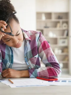 Woman learning how to Manage Debts.