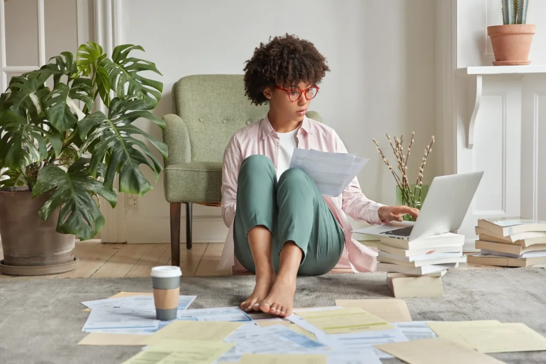Woman creating an Emergency Fund.