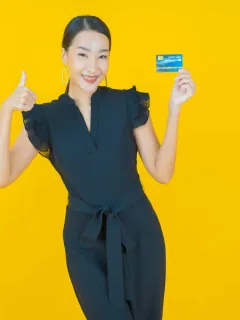 A happy woman with her Citi Custom Cash Card.