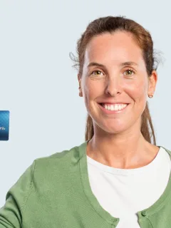 Woman holding an United Explorer Card.