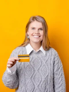 Woman using her Wells Fargo Health Advantage.