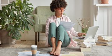 Woman creating an Emergency Fund.