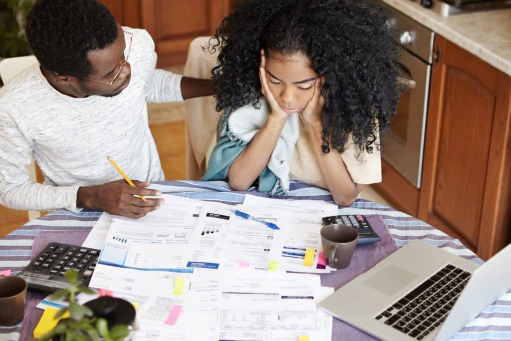 Debt Settlement: Understand how it works and whether it’s worth It