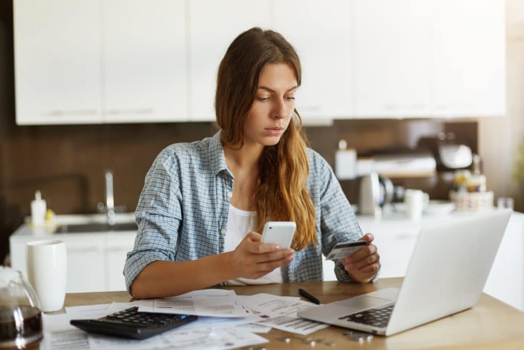 Credit Card Debt Consolidation: Understand How It Works and What to Do