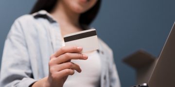 Woman leaning about the Pros and Cons of Credit Cards.