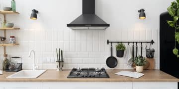 Cozinha inteligente com utensílios organizados