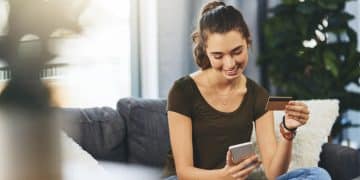 Woman using Shein Saver.