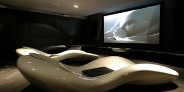 Smart Home Entertainment: Optimizing Home Theaters with 8K Projectors - Cover Image