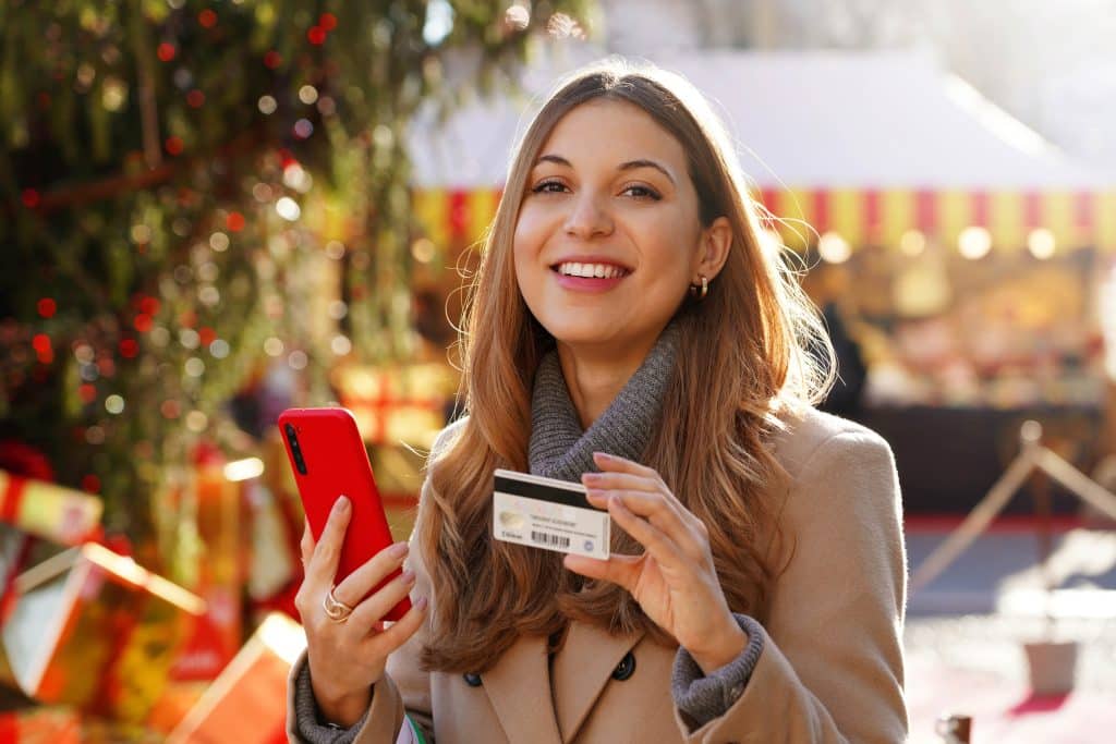 Credit card debt patterns after the holidays: Trends, risks, and consumer behavior