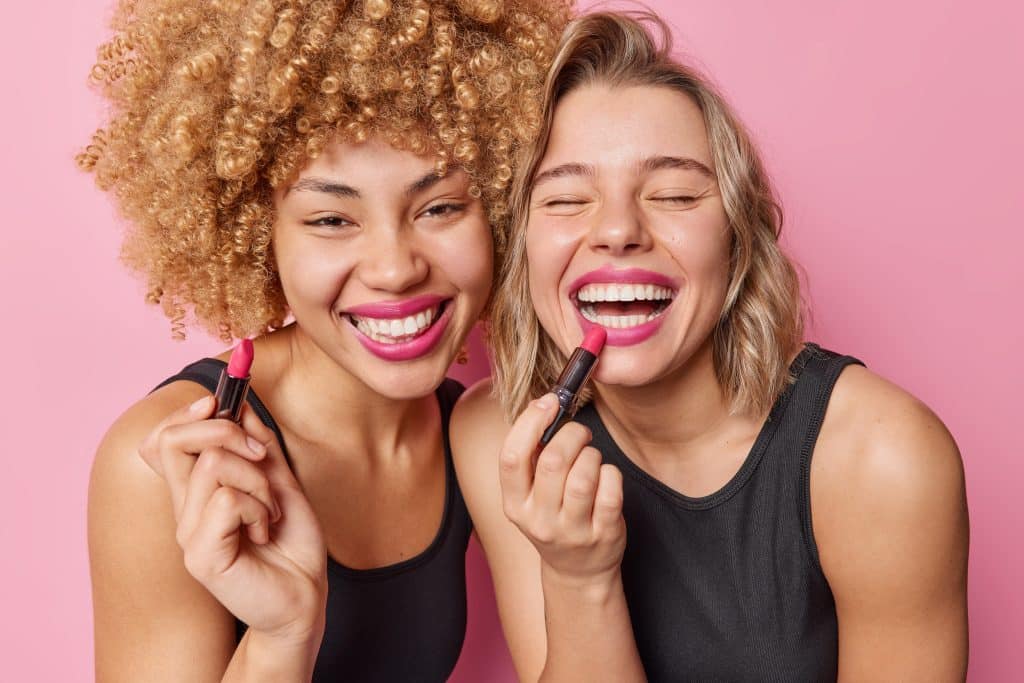 Shellac glossy lips trend: the beauty must-try